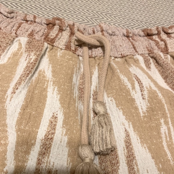 Aerie tribal print shorts. Pull on elastic waist with tassel tie. Pockets. Large - Picture 2 of 4